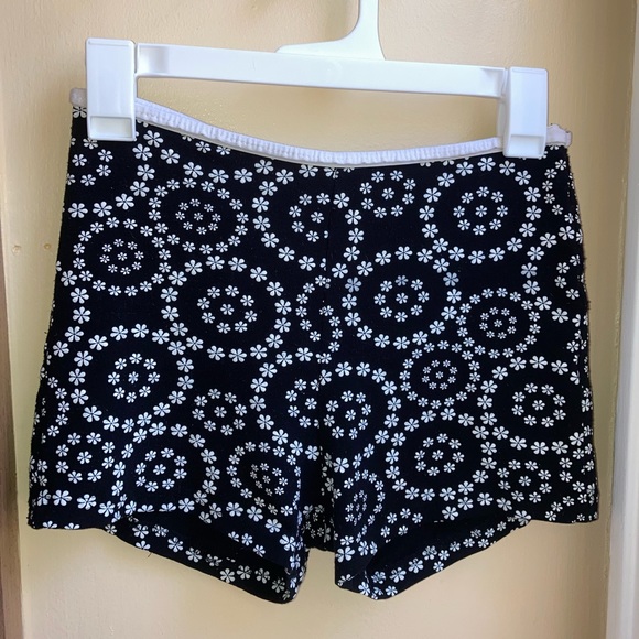 Shorts - Picture 2 of 4